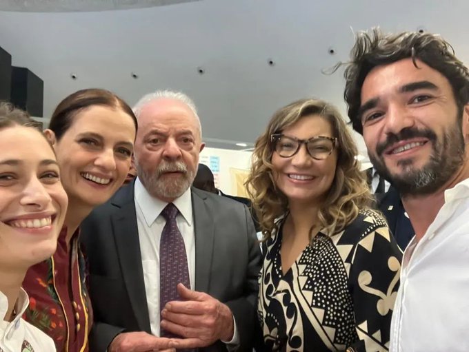 Foto postada por Caio Blat dá impressão de Lula ter recuperado dedo amputado e causa polêmica: “5 dedos?”