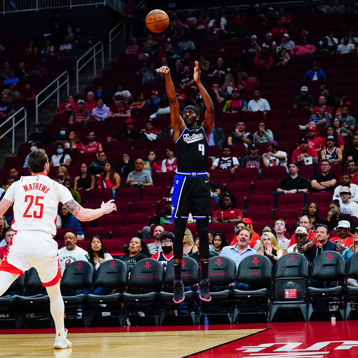 silasrotations's tweet photo. Jrue Holiday last 3 seasons:
⭐️All-Star
⭐️2x All-Defensive Team
⭐️Anchor of the 2021 Champion Bucks

Did the Rockets win the trade for Holiday? 👀🤔 https://t.co/bzw0DCiS2I
