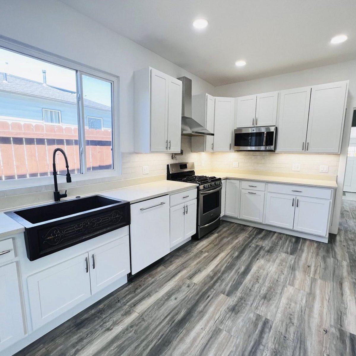 IndicateCapital's tweet photo. Who doesn't love a good "before and after" kitchen remodel? If you’re thinking of fixing/flipping contact us today #indicatecapital #hardmoney #lending #homeremodel #renovation #beforeandafter #houseflipping #coloradorealestate #utahrealestate #realestateinvesting #incomeproperty https://t.co/BQL5FNQZsU