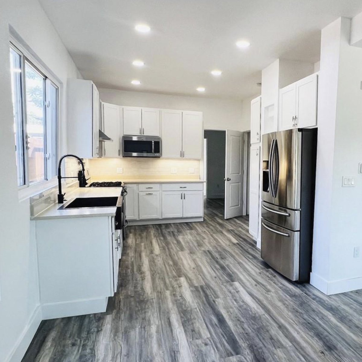 IndicateCapital's tweet photo. Who doesn't love a good "before and after" kitchen remodel? If you’re thinking of fixing/flipping contact us today #indicatecapital #hardmoney #lending #homeremodel #renovation #beforeandafter #houseflipping #coloradorealestate #utahrealestate #realestateinvesting #incomeproperty https://t.co/BQL5FNQZsU