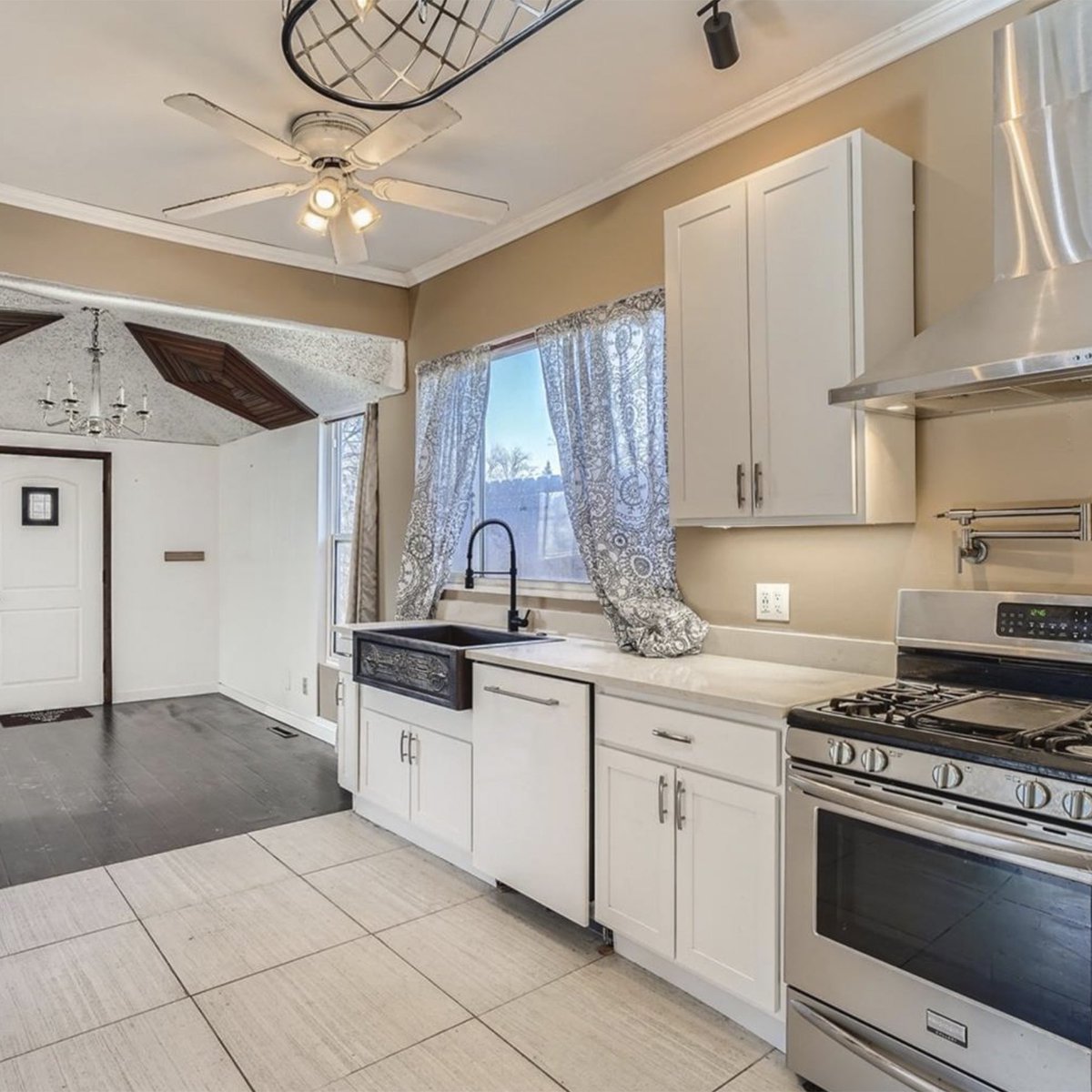IndicateCapital's tweet photo. Who doesn't love a good "before and after" kitchen remodel? If you’re thinking of fixing/flipping contact us today #indicatecapital #hardmoney #lending #homeremodel #renovation #beforeandafter #houseflipping #coloradorealestate #utahrealestate #realestateinvesting #incomeproperty https://t.co/BQL5FNQZsU