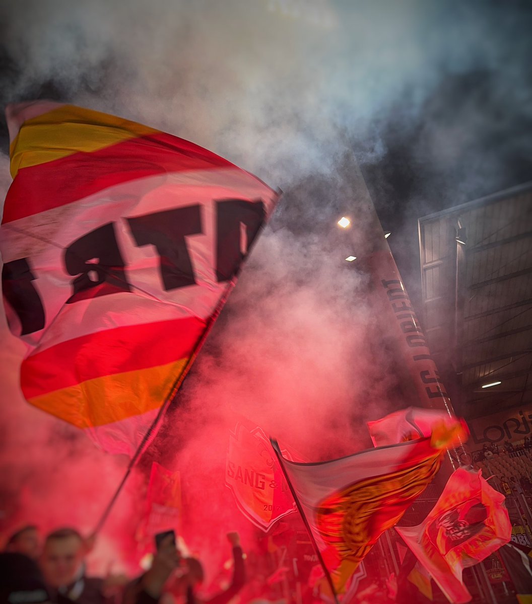 LensFans_1906's tweet image. Partout avec vous ! 🔴🟡

#FCLRCL