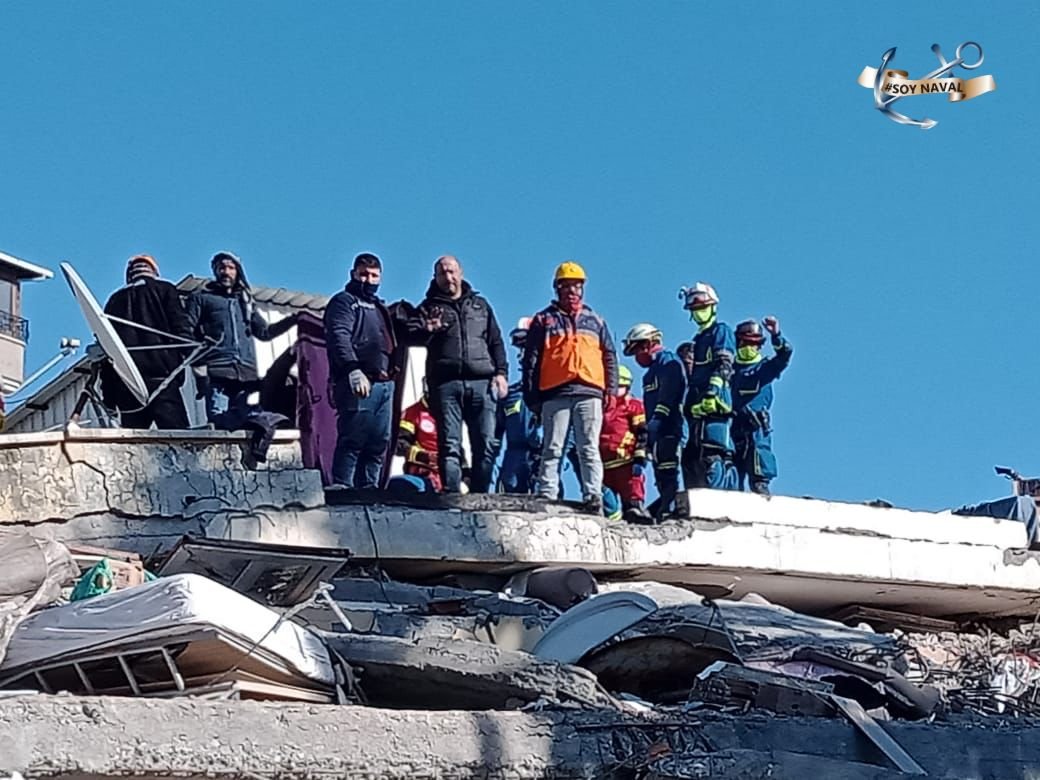 SEMAR_mx's tweet photo. #AlMomento el equipo de #USARMarina del Grupo de rescate #Frida continúa con labores de Búsqueda y Rescate en auxilio a la población civil en #Turquía.
¡Todo por la vida!
#OrgulloSEMAR https://t.co/nnbIMSdT17