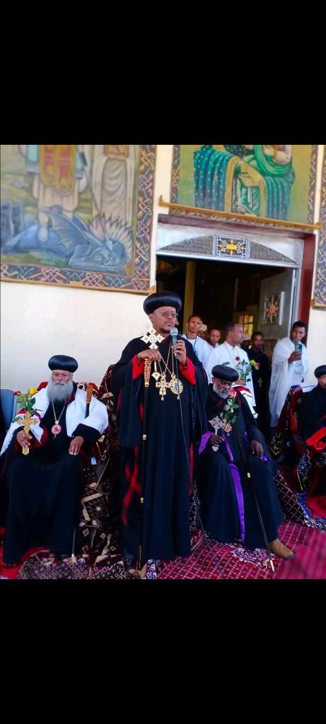 TruthFinder21's tweet photo. The two clergymen on either side, their face speaks shame &amp; embarrassment than happiness. May be the guilt is caught them up too soon. The Concoius is the true Judge if it is Not Dead. Shame! The Death of all those people &amp; many more is on u. Just for a 💺 u will leave soon.😡 https://t.co/i86tJ8MMtO