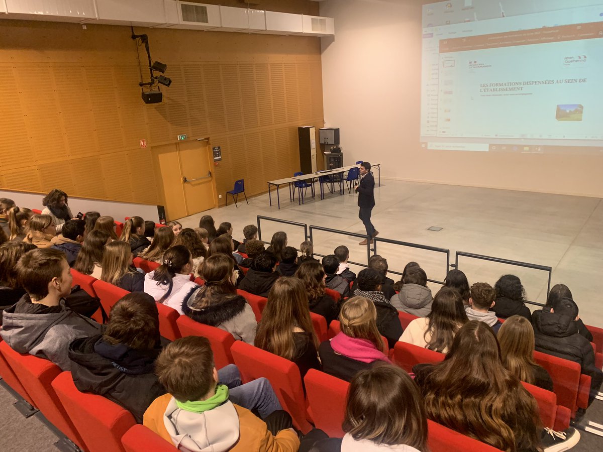 ClgLeandre's tweet photo. Les élèves de 3e ont pu visiter le lycée Guehenno de Flers. Ils ont assisté à la présentation d’expériences de physique👨‍🔬, échanger avec des élèves de 2nd, découvrir les différents ateliers des sections professionnelles👨🏽‍🔧 et manger au self ☺️. Une matinée riche en découvertes. https://t.co/q9r6uccHQK