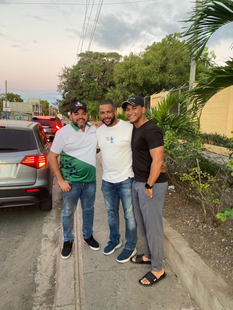 am_04's tweet image. Un #tbt con mis hermanos @santelises @oscarvabre #buenoshumos🙌🏼