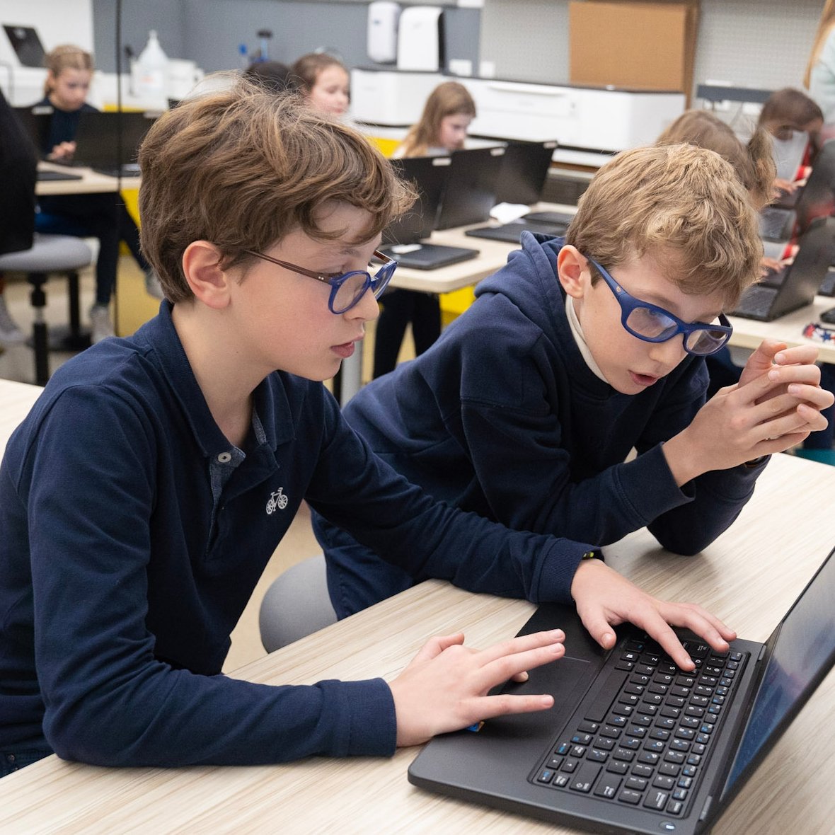 Our 4th graders are putting their minds to the test with Minetest, an open-source version of Minecraft that allows them to digitally reproduce local historical monuments. This year, students will recreate the NBC Tower! #STEAM #LycéeJourney