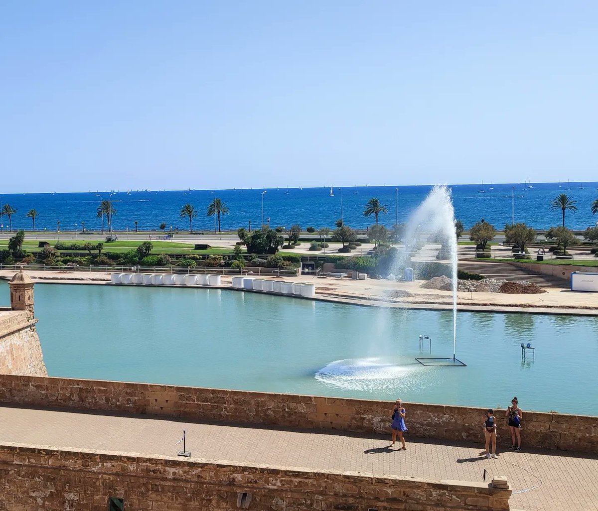 _scannertrip_'s tweet photo. Vista magnífica em Palma de Maiorca
.
A catedral de Palma de Maiorca é a zona mais visitada desta cidade magnífica. Mas há outros locais por descobrir.
.
No nosso blog encontra um roteiro para conhecer Maiorca.
.
#maiorca #calas #calapi #calasmaiorca #baleares #balearesislands https://t.co/BfJtngjqVq