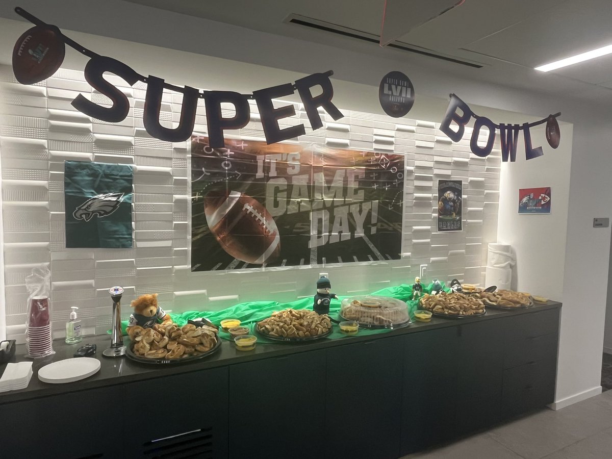stephshow13's tweet photo. Pep rally for our @Eagles here at Student Service Center at UPenn!!! Go birds!! Thank you @PennEVP for letting us do this!! https://t.co/i8FmJFiBrf