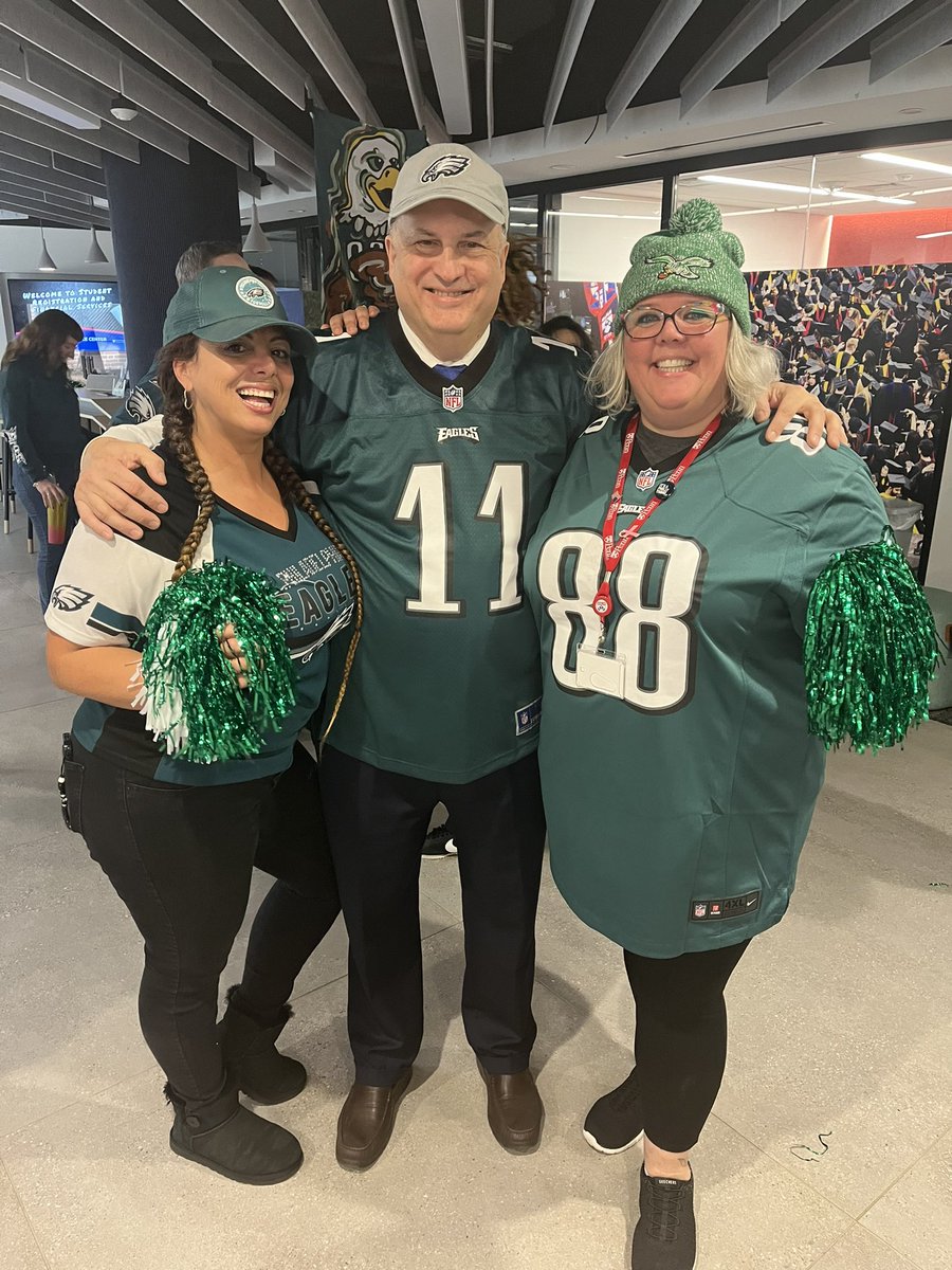 stephshow13's tweet photo. Pep rally for our @Eagles here at Student Service Center at UPenn!!! Go birds!! Thank you @PennEVP for letting us do this!! https://t.co/i8FmJFiBrf