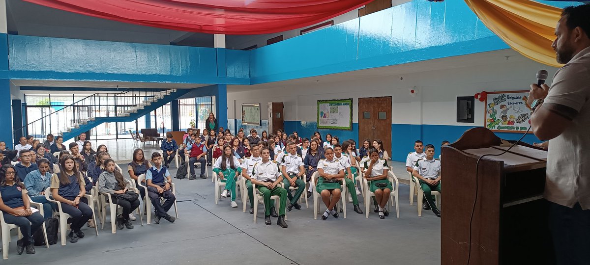 #9Feb ¡ESCUCHAR A LOS JÓVENES!
El tiempo de hoy y de cara al futuro debemos en principio, ser receptores de todas las voces de la juventud. Ellos constituyen el futuro y debemos planificar lo que viene. Sus aspiraciones, deseos, proyectos, demandas y nosotros, obedecer. #Juventud