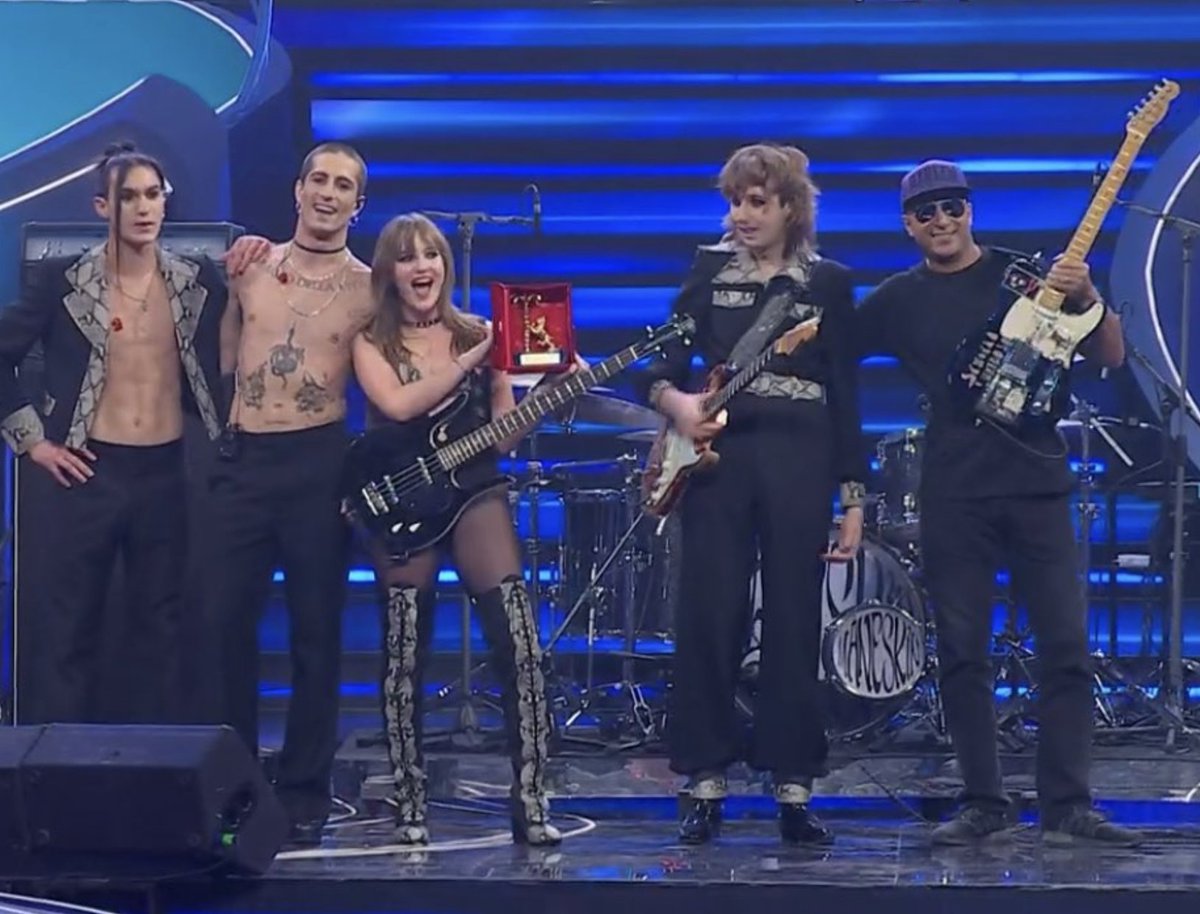 VJay_Pix's tweet photo. #Maneskin - #Sanreno2023
#fantasanremo2023
#Sanremo
#Sanremo23
#Maneskin - fedez paola e chiara #9febbraio #blanco #giorgia #angeloduro #tananai Musica tendenza
Rosa Chemical
Benigni
#nonSiVede
Articolo 31
Amadeus
Mengoni
Albano #omniars - https://t.co/Lo427YWNfM