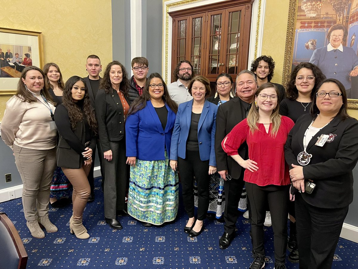 Thanks to Senator Amy Klobuchar for meeting with students and presidents from FDLTCC, White Earth Tribal & Community College, Red Lake Nation College, & @LLTribalCollege this afternoon! @amyklobuchar, we appreciate your support of #FDLTCC and our fellow TCUs. @aihec #aihec2023