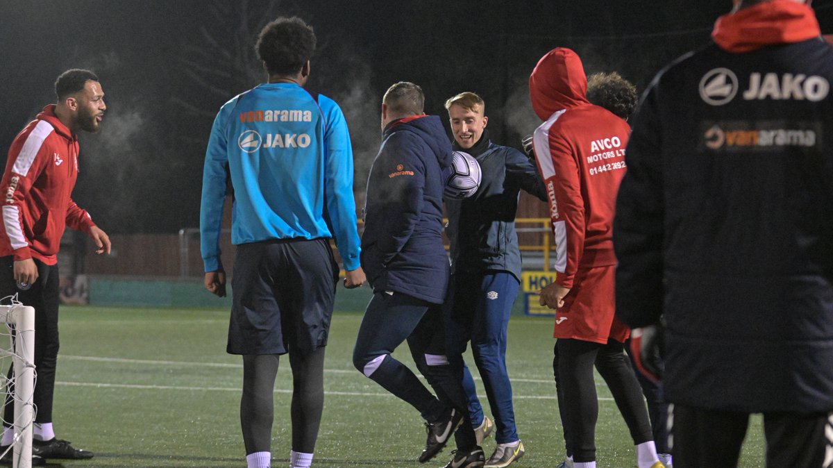 Hemel Hempstead Town FC on Twitter "𝗔𝗟𝗟 𝗦𝗠𝗜𝗟𝗘𝗦 𝗜𝗡 𝗧𝗥𝗔𝗜𝗡𝗜𝗡𝗚 𝗧𝗢𝗡𝗜𝗚𝗛𝗧 😃"