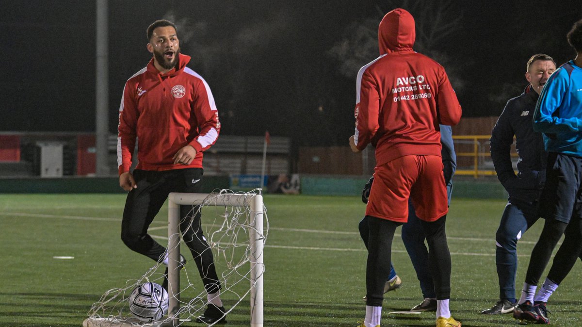 Hemel Hempstead Town FC on Twitter "𝗔𝗟𝗟 𝗦𝗠𝗜𝗟𝗘𝗦 𝗜𝗡 𝗧𝗥𝗔𝗜𝗡𝗜𝗡𝗚 𝗧𝗢𝗡𝗜𝗚𝗛𝗧 😃"