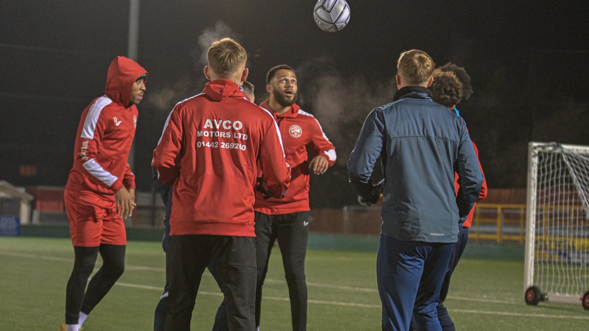 Hemel Hempstead Town FC on Twitter "𝗔𝗟𝗟 𝗦𝗠𝗜𝗟𝗘𝗦 𝗜𝗡 𝗧𝗥𝗔𝗜𝗡𝗜𝗡𝗚 𝗧𝗢𝗡𝗜𝗚𝗛𝗧 😃"
