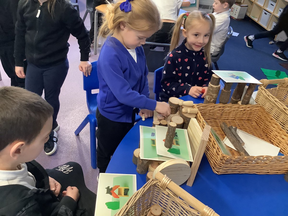 Wfp_Willow's tweet photo. Today we worked in teams and decided what steps we needed to take to achieve a team goal which was ‘build a house’. The children worked together so well as teams 🥰 https://t.co/u3eN3vVzeJ