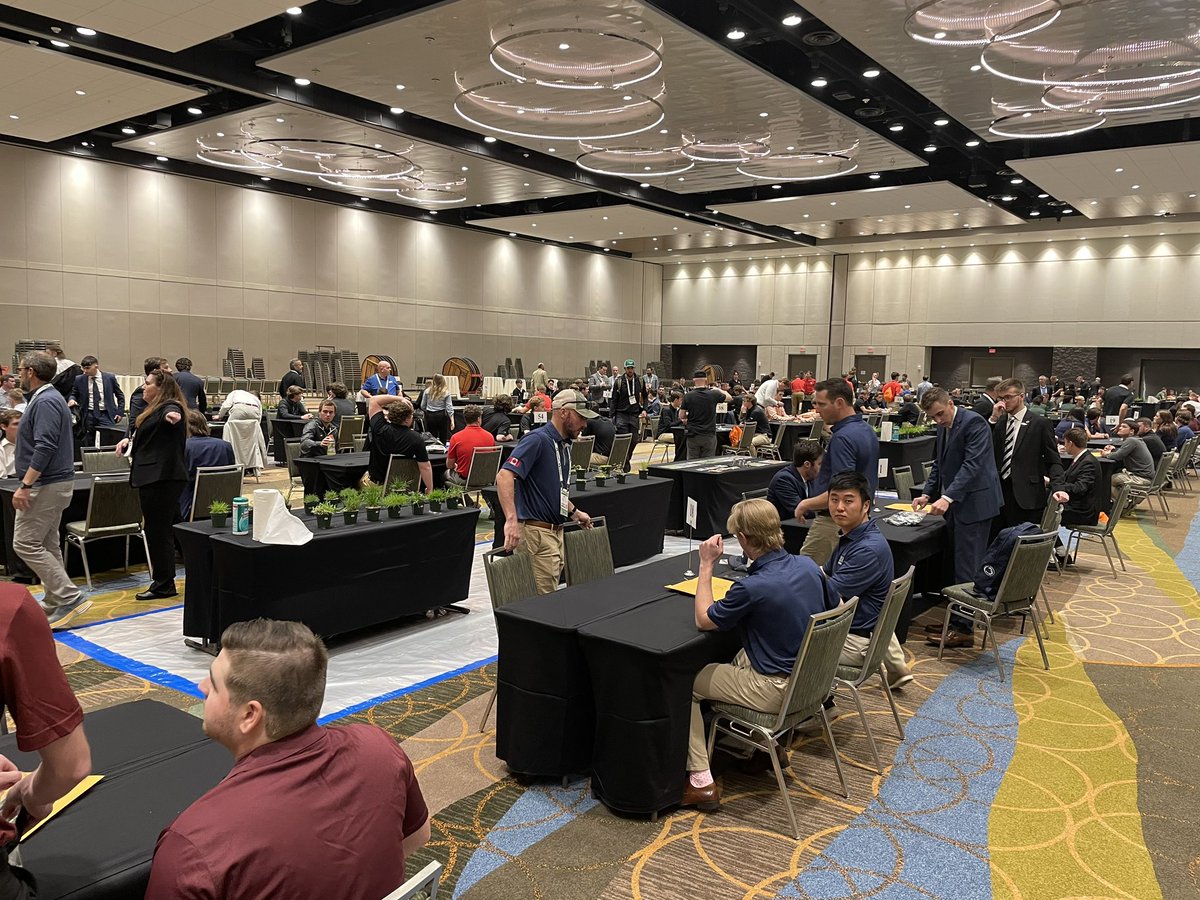 cshaw04's tweet image. 63 teams, 250+ students, countless hrs studying &amp;amp; priceless experiences in learning, team building &amp;amp; leadership. #TurfBowl2023

Especially proud of our #GuelphTurf students &amp;amp; grateful to their sponsor @SyngentaTurfCA 👌🏻

Thank you @gcsaa @JohnDeere for this wonderful event!