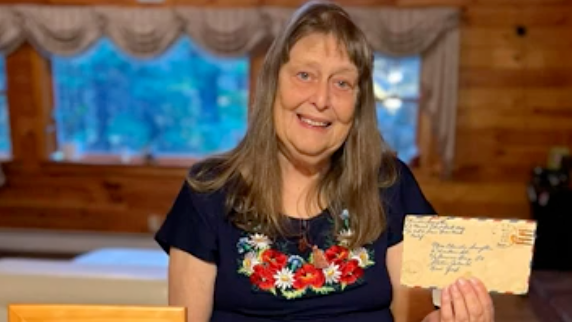 paranormalrv's tweet photo. Las cartas de amor perdidas de un soldado de la Segunda Guerra Mundial fueron devueltas a su hija 30 años después de que fueran descubiertas durante un proyecto de renovación de una casa en Nueva York. https://t.co/jExKuIewbI