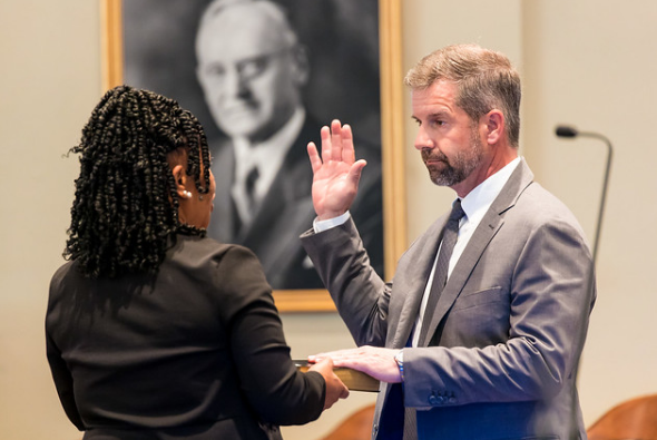 cathyrusson's tweet photo. Defense tells the judge that Mark Tinsley, attorney for Mallory Beach family, donated $1K to a GoFundMe that Shelly Smith's daughter had setup for her after she testified against #AlexMurdaugh. Defense wants him disqualified as a witness, judge said they can cross on it. https://t.co/I5KP7ZMwea