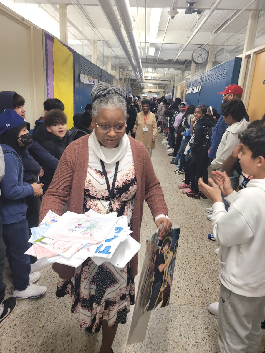 WilsonStem's tweet photo. Celebrating our amazing @WilsonStem school counselor, Sonja Glover. Thank you Ms. Glover for all that you do for our Wilson community everyday. Happy #NationalSchoolCounselingWeek @CharMeckSchools https://t.co/YhZCACpAkI