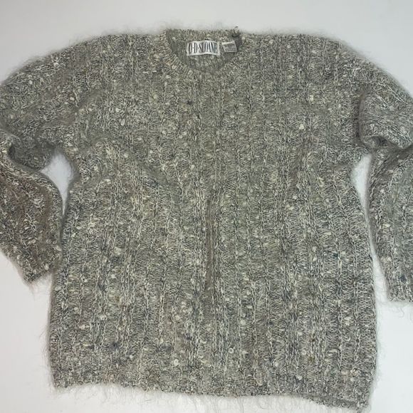 radiance1992's tweet photo. So good I had to share! Check out all the items I'm loving on @Poshmarkapp #poshmark #fashion #style #shopmycloset #ddsloane #mejuri #trulli: https://t.co/FYUZogqIdf https://t.co/zGtC6RRNSj