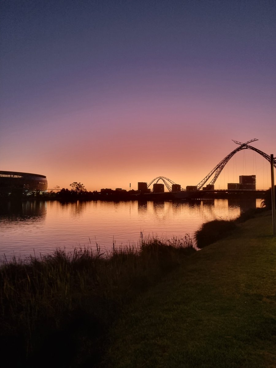 Not bad, not had at all. #perthisok #perthsunrise #swanlake #HappyFriday #sunrise