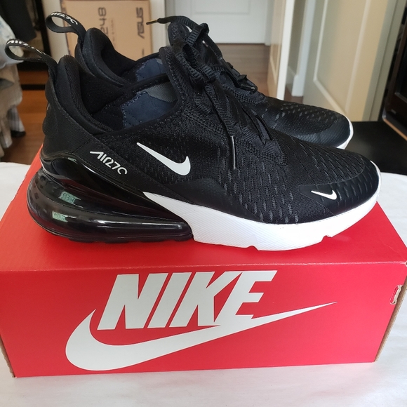 mamplusthree's tweet photo. So good I had to share! Check out all the items I'm loving on @Poshmarkapp from @DavisLatunja #poshmark #fashion #style #shopmycloset #isaacmizrahi #kappa #nike: https://t.co/qgfCtGNUq8 https://t.co/4Q70rl67MQ