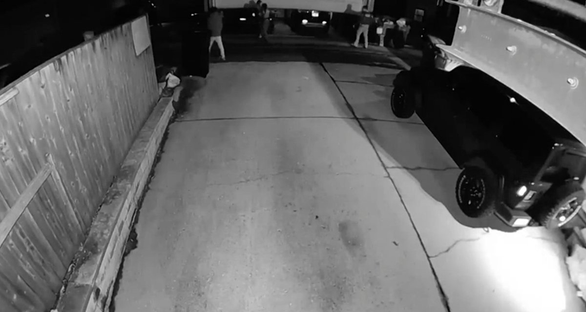 ChicagoArmory's tweet photo. (Wrigleyville - Chicago IL) Father and Concealed Carry License holder detained a suspected burglar in his own garage

https://t.co/OiwTqxS54A

#chicago #concealedcarry #ccw #ccl #chicagoarmory #guns #firearms #2a https://t.co/v4GkJwOqpT