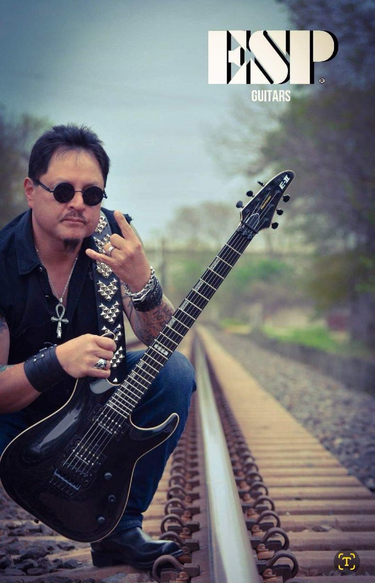 TheRudyRocha's tweet photo. Blessed 🙏#FreddieRecordsArtist #TheRudyRocha #3xgrammynominee #tejanohalloffame #TejanoLegend #espguitars #InTuneGuitarPicks #sitstring #emgpickups #meeaudio #blessed https://t.co/mOZjppKr23