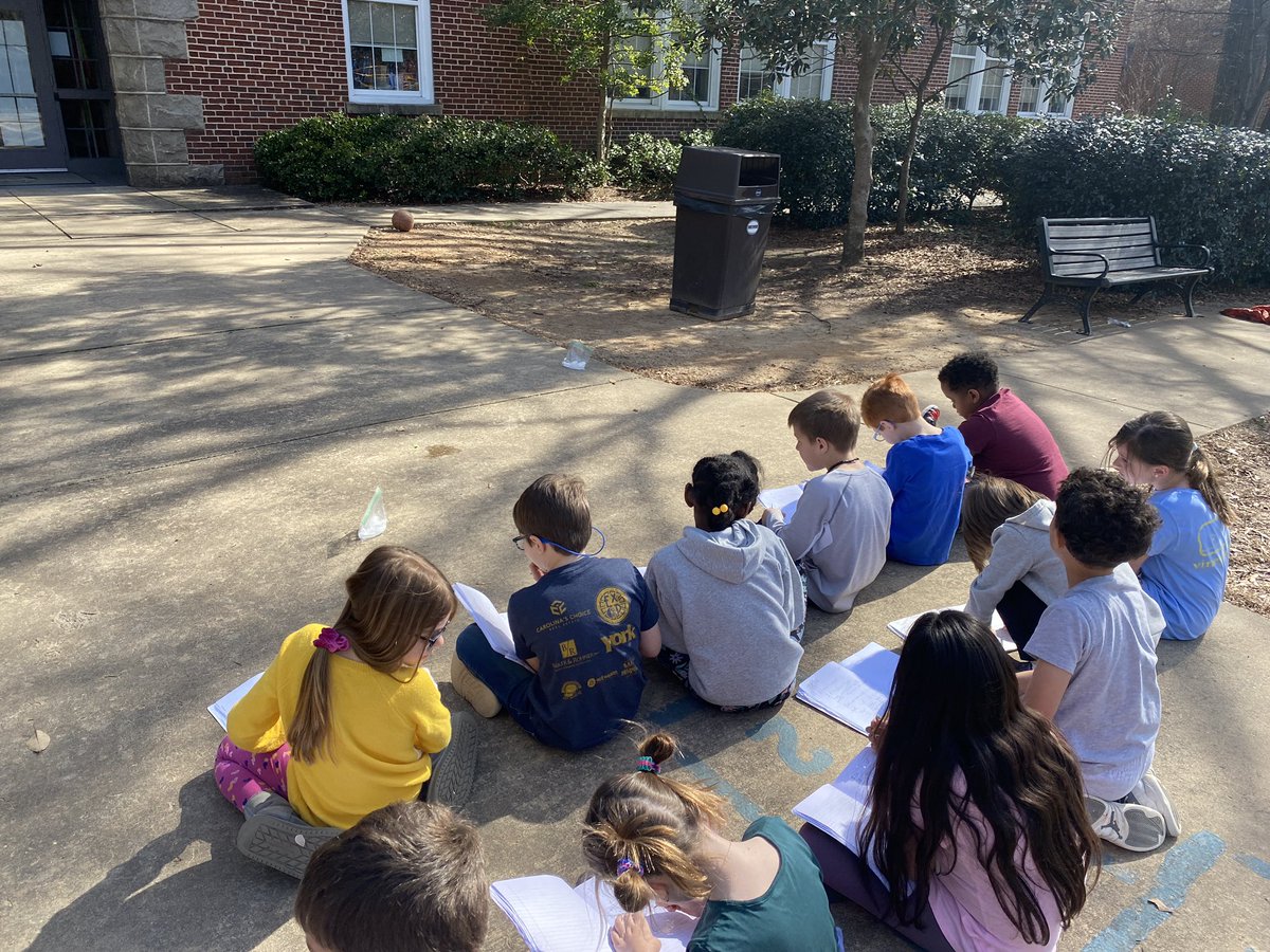 MrsCasbonsClass's tweet photo. This week in science we went outside to observe how the sun’s rays warm the earth’s surface. We tested this by seeing how quickly ice melts in the sun vs the shade ☀️🌲☀️ @underwoodgtm #ugtm #weather #science https://t.co/9wp7k11g7Q