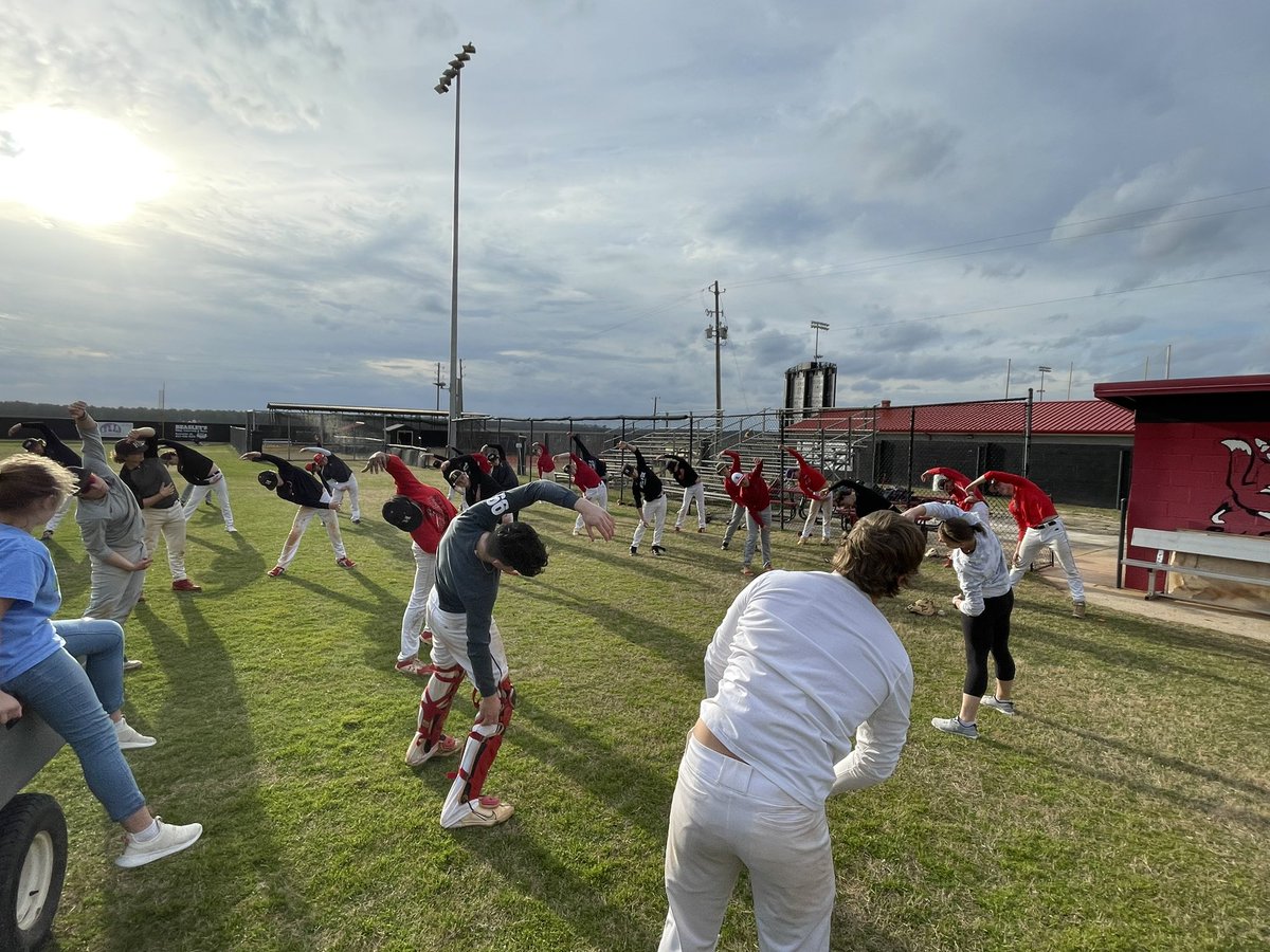 HartsvilleB's tweet photo. A pre practice stretch and yoga…thanks Coach Tracee #redfoxnation https://t.co/tkcjM8dv3Z