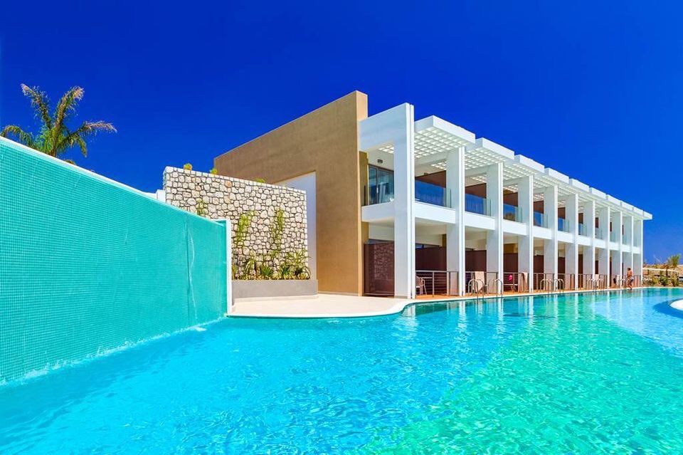 💙💦💥 Looking for another all inclusive for 2024? Take a look at this 5* resort in Rhodes🌴✈💥

✈️Birmingham
📅2nd May 2024
💤7 nights
🏣5* Princess Andriana resort ~Rhodes
🍴All inclusive

💥£879 pp based on 2 sharing 
🖲Message me for more details