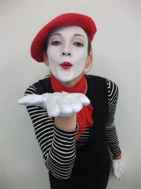 Zero082280402's tweet photo. #vssdaily
#vss365   
#LimerickRhyme

There was a #wanton mime artist from Billericay
All the time she failed very badly at #mimcry
She dressed the part
And had a big heart
Her audience always forgave her #brazen trickery https://t.co/zHF0CQK2vV