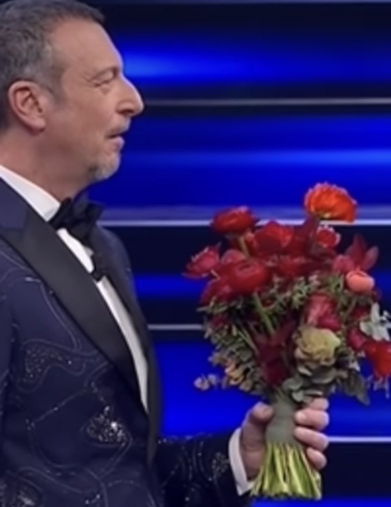 sonolunatica_'s tweet photo. SAN VALENTINO RIASSUNTO COSÌ #Sanremo2023 https://t.co/paQoo5QurL