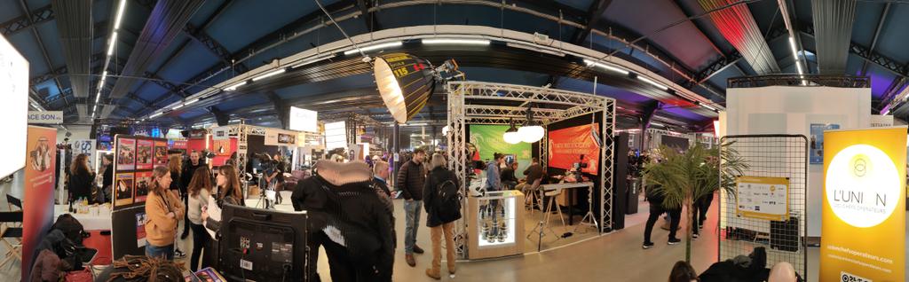 montjo's tweet photo. Ce Micro Salon @afcinema_com a du battre des records, dans une effervescence communicative. Pas grand chose de nouveau en matériel, excepté une solution pro épatante pour tilt-shifter n'importe quelle optique sur n'importe quelle caméra par #freelensingcine #unionchefsops https://t.co/i9QERjHMBX
