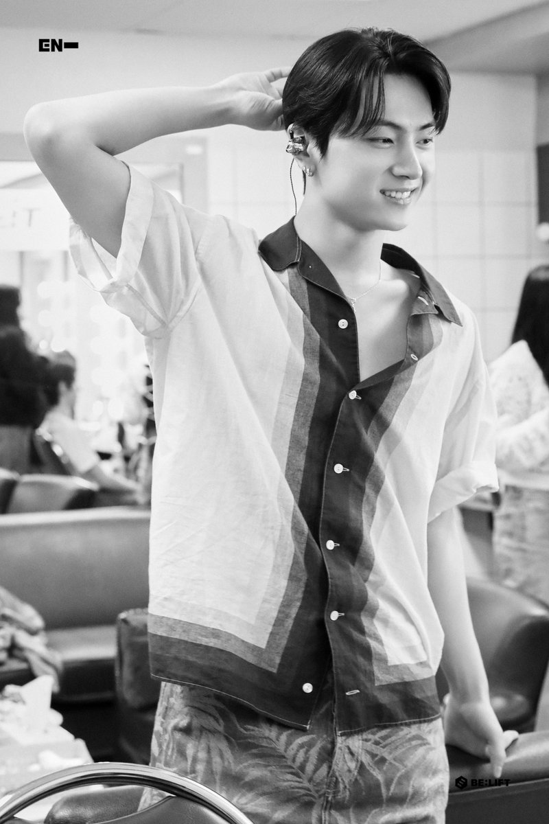 Heeseungm's tweet photo. His face is a canvas, painted with the rich hues of experience, the depth of emotion, and the raw energy of youth. Every feature is a stroke of genius, a masterpiece in its own right. Even in the monochrome hue of the dim light, the beauty of this person shines through. https://t.co/AMihlvDEnv