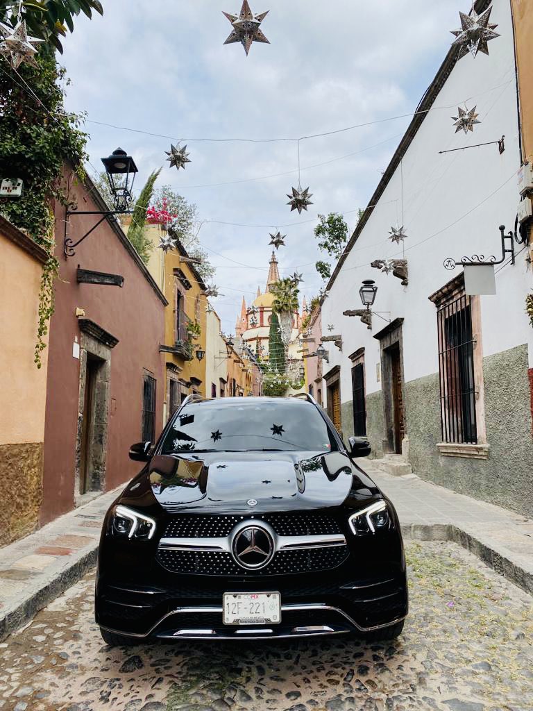 CorreaTours's tweet photo. #Servicios #Ejecutivos de Alto Nivel en @CorreaTours #GLE450 #hibrida somos tu opción en transportación ejecutiva 🇲🇽🦅🇨🇴✔️✈️ https://t.co/6n69cWXmq9