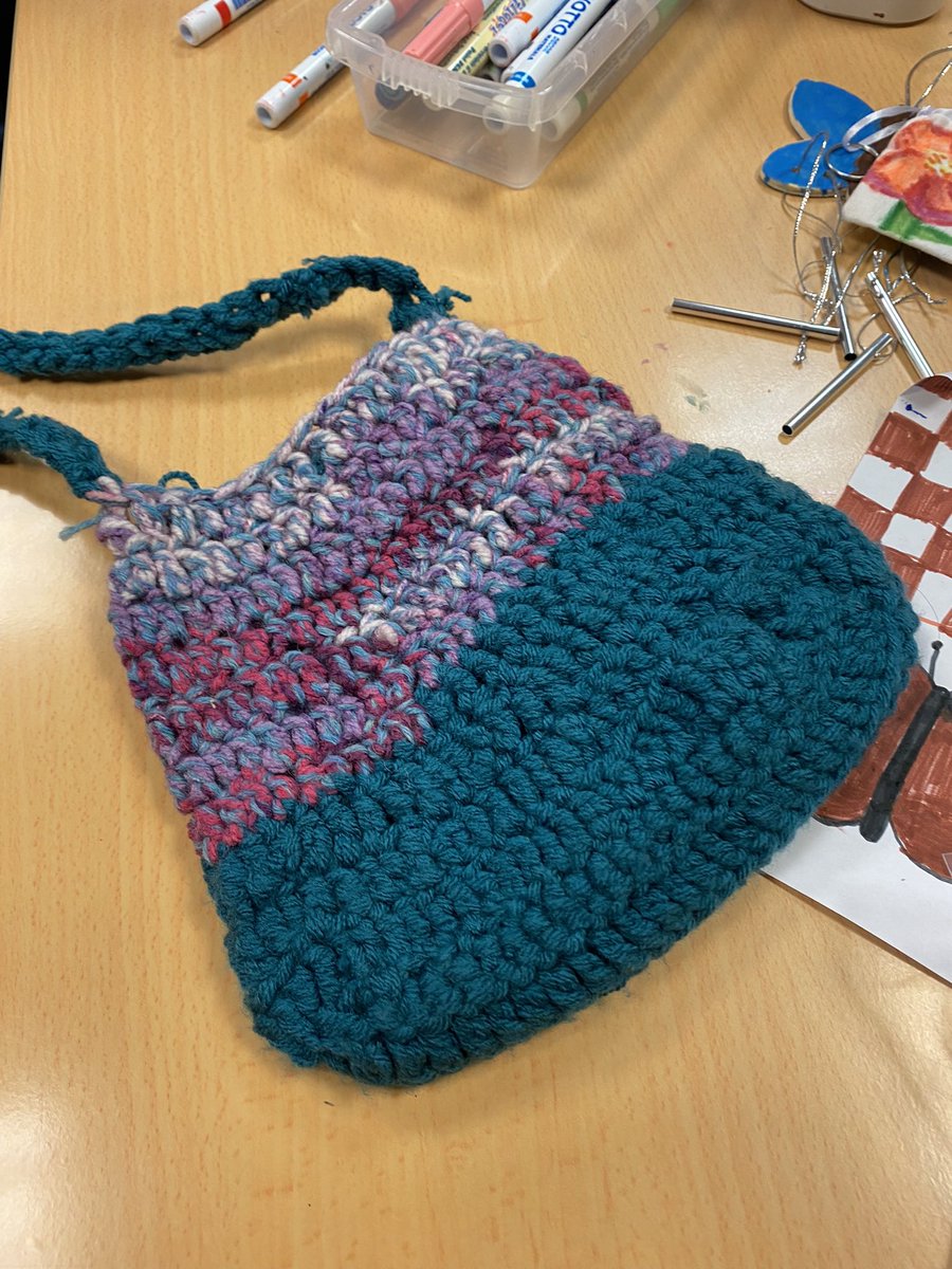 RippleRestalrig's tweet photo. Our girls group had a creative wee evening yesterday making mini purses and chimes and one of our young people even brought in a knitted bag they had made #creativebunch #getarty #puretalent https://t.co/SQreKcZbJU