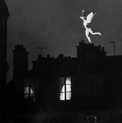 ParisAMDParis's tweet photo. Robert Doisneau. 
L'Ange de la Bastille 
1955. Paris https://t.co/YKt77q4R2k