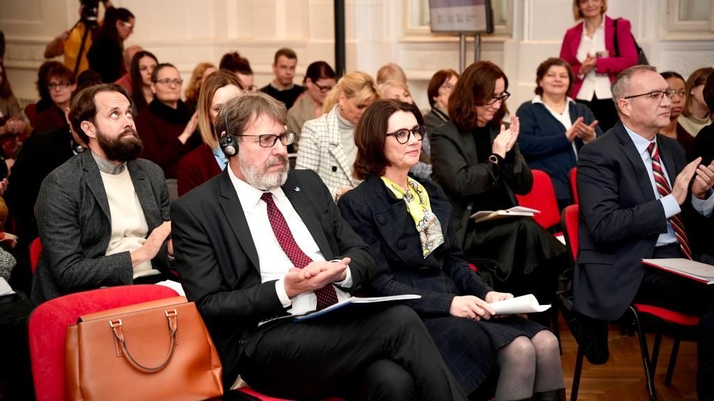 sweambHR's tweet photo. How can we address contemporary antisemitism? What can we learn from youth activism projects? Great interaction at conference in Belgrade on Holocaust remembrance and education with civil society, government, experts and strong media interest.#RememberReAct
@SweAmbBelgrade https://t.co/WBsna6B6OD