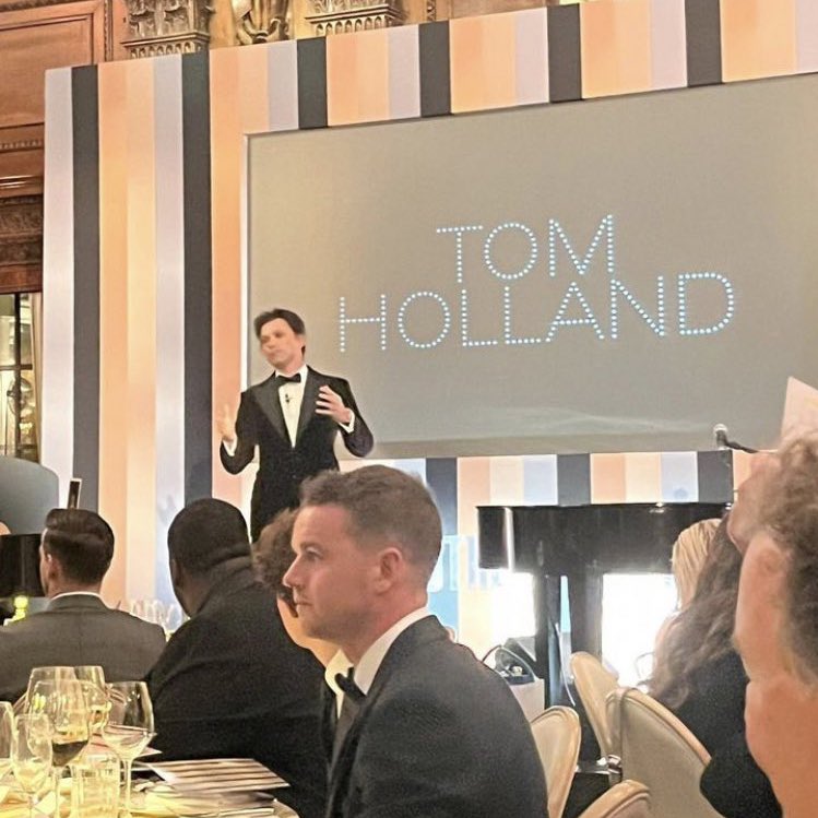 tomhaccess's tweet photo. LINDO DEMAIS! Tom Holland no evento do The Brothers Trust. 🥹🫶🏻 https://t.co/DomyQG8hJk