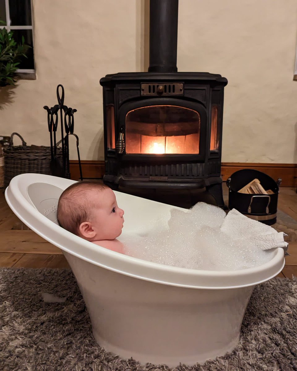 ScottySheppard's tweet photo. That feeling when you can unwind after a long drive! Baby having an amazing time on her first holiday 🥰🥰#visitwales #NorthWalesHolidayCottage #Llandudo #conwy @visitwales @Visiting_Conwy https://t.co/uQ83Xa2y0E