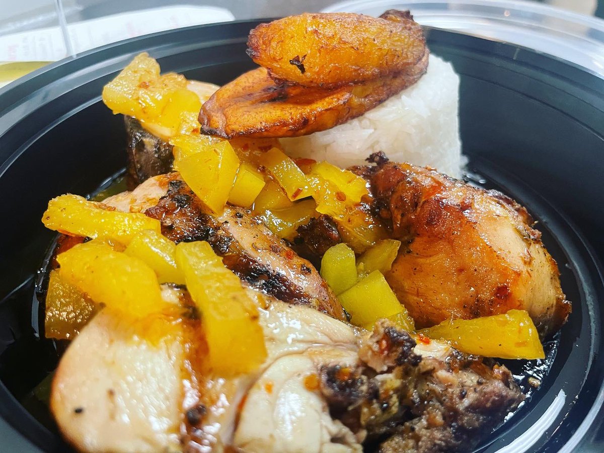 11Hauz's tweet photo. 🍍🥭 Jerk chicken 🥭🍍 wid rice &amp; peas‼️
#Food #delicious #jamaicanfood https://t.co/jaE34ISaPc