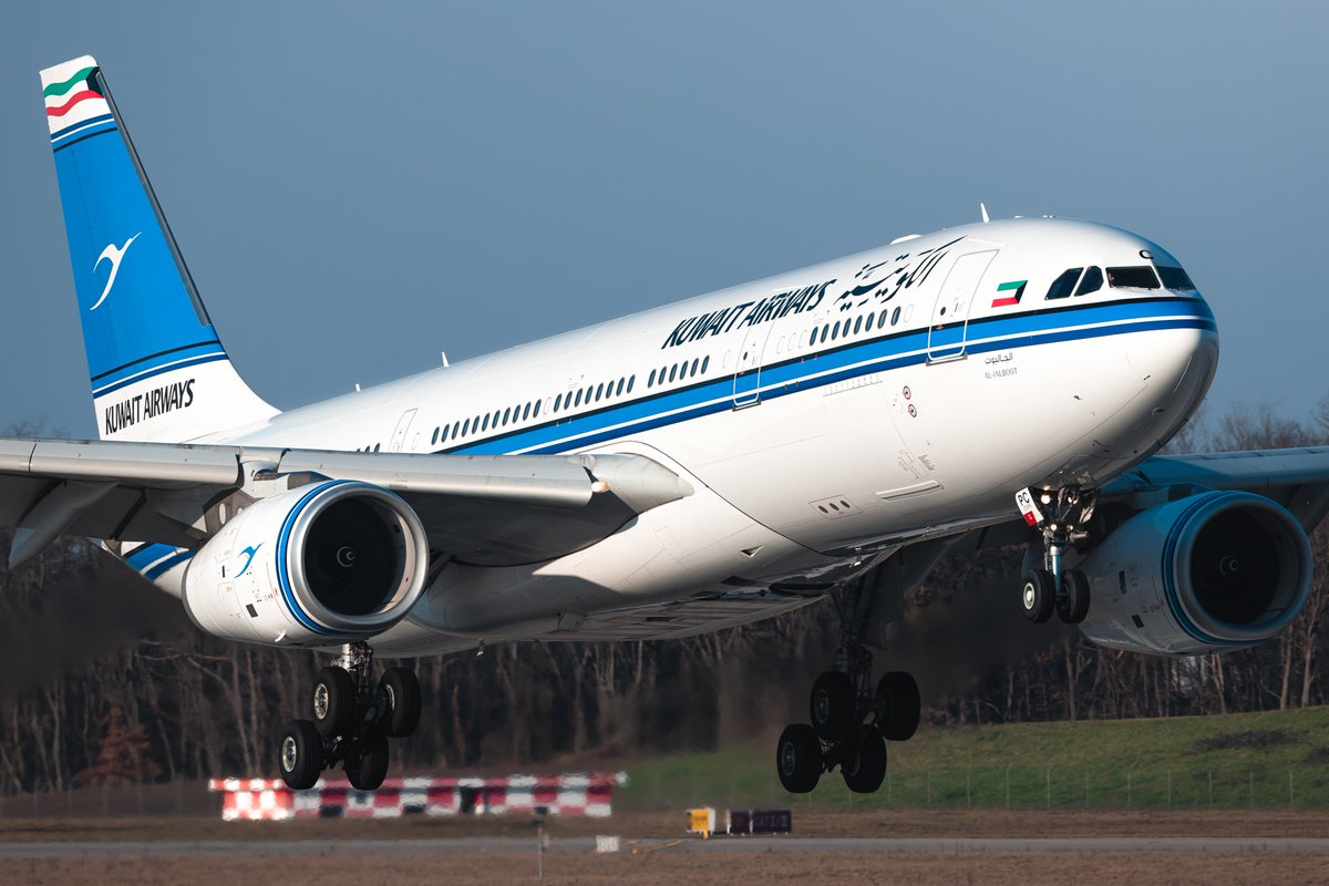 jbjetss's tweet photo. This beautiful @KuwaitAirways A330-200 (9K-APC) touched down at Basel EuroAirport this afternoon!
#9KAPC #LFSB https://t.co/Z4YcZyzPMz