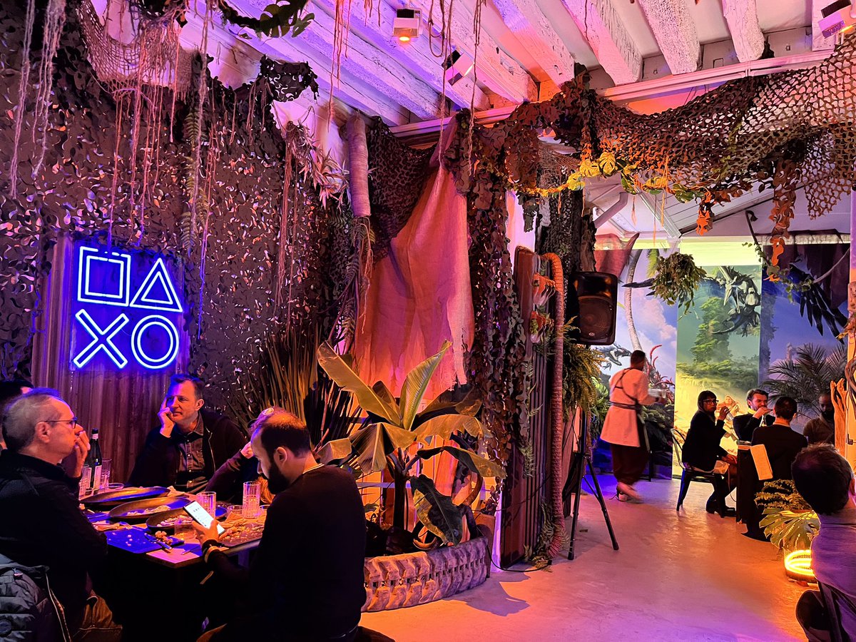 GameonFocus's tweet image. Checking in live from Paris, this Horizon themed restaurant was pretty awesome! Great food, and the decor… they have a giant robot dinosaur in there, do I need to say more?
#LiveFromPS5