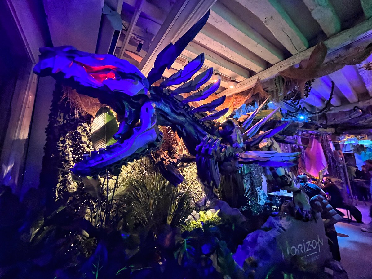 GameonFocus's tweet image. Checking in live from Paris, this Horizon themed restaurant was pretty awesome! Great food, and the decor… they have a giant robot dinosaur in there, do I need to say more?
#LiveFromPS5