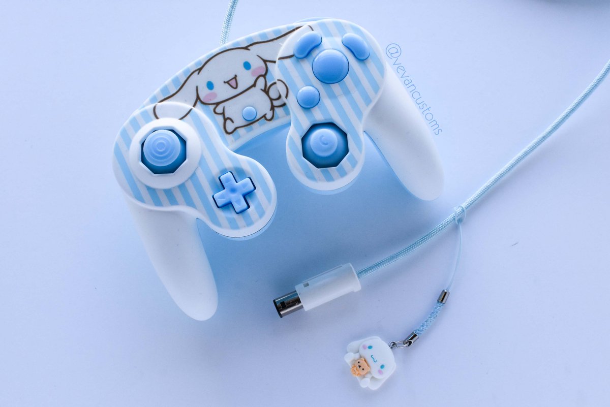 vevancustoms's tweet image. So in love with how this came out 🥺💙

also shoutout to @CardosiCustoms for these controller stands, I've gotten so much use out of them! 
(available for purchase on my shop as well! 👀)