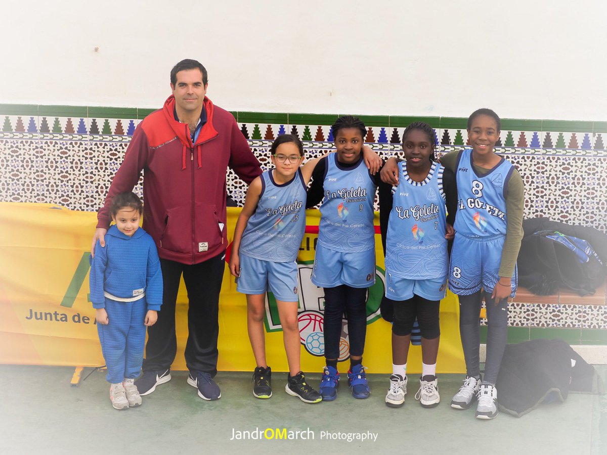 adecgoleta's tweet photo. Ey, @EducaAnd, que tal⁉️ Aquí os dejamos unas fotitos de @JandroMarch que os gustarán de la Liga LED. En el post están las de nuestros equipos pero en este enlace podéis verlas todas 👇🏻👇🏻

https://t.co/Vxf5nmK1KW

Disfrutadlas y a seguir fomentando el deporte escolar 👏🏻👏🏻 https://t.co/PWzNzGNlrg