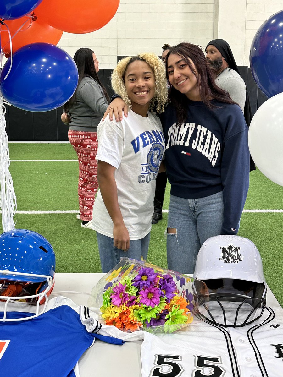 KPhillips2023's tweet photo. 💙🤍💙It's Offical!!💙🤍💙 @AMNTX18u @AMNTX18u_Jeff @vernoncollegesb https://t.co/6aYBydDeHk